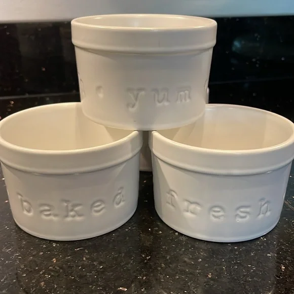 NWOT Baked Fresh Yum Ramekin Dish Set of 4 - Picture 2 of 6